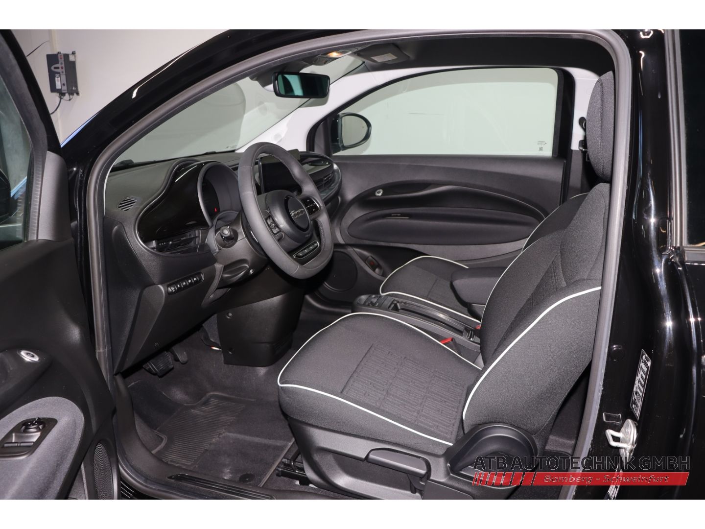 Fahrzeugabbildung Fiat 500e 42kWh Komfort- und Stylepaket SOH 95,0%