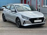 Hyundai i20 AUTOMATIK*Kamera*Sitzheizg*LM*viele Extra's - Hyundai i20 mit Hybrid-Antrieb