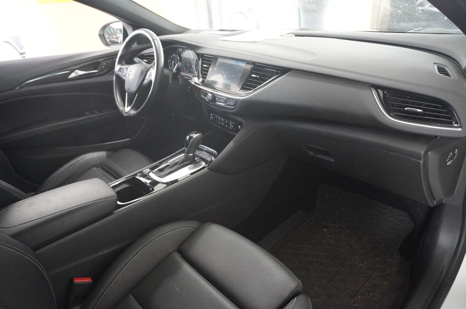 Fahrzeugabbildung Opel Insignia B ST 2.0D ELEGANCE NAVI/LED/KAMERA/HUD