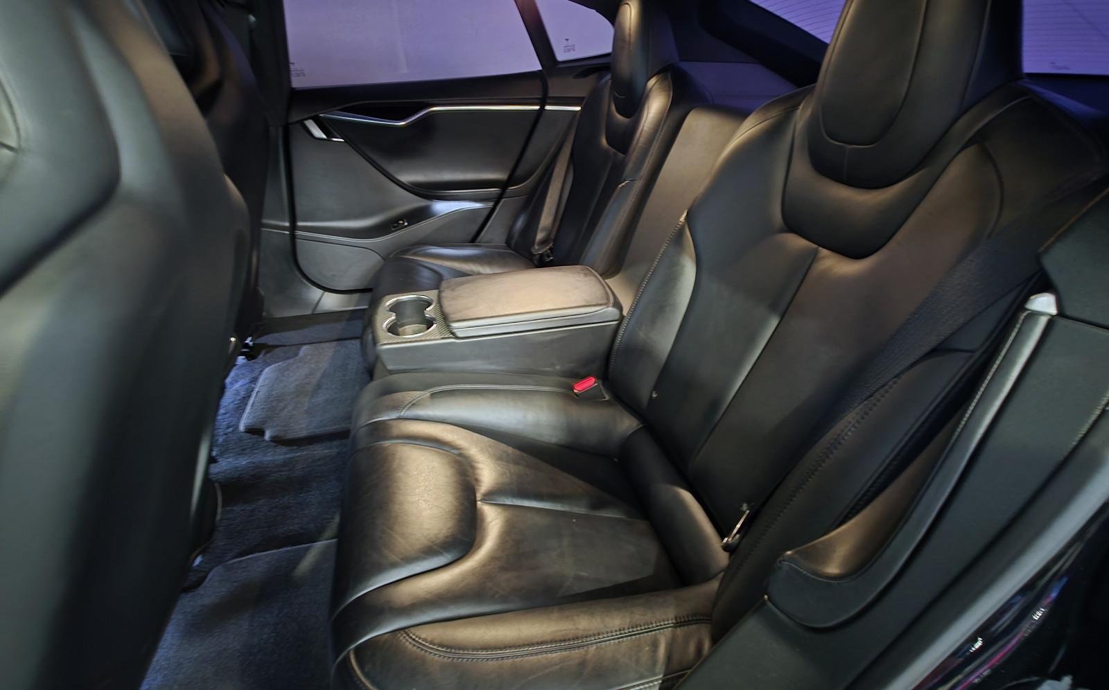 TESLA MODEL S P85D PERFORMANCE 700CH - SUPERCHARGE GRATUITE - HAYON ÉLECTRIQUE - TOIT PANORAMIQUE - SOH 90%