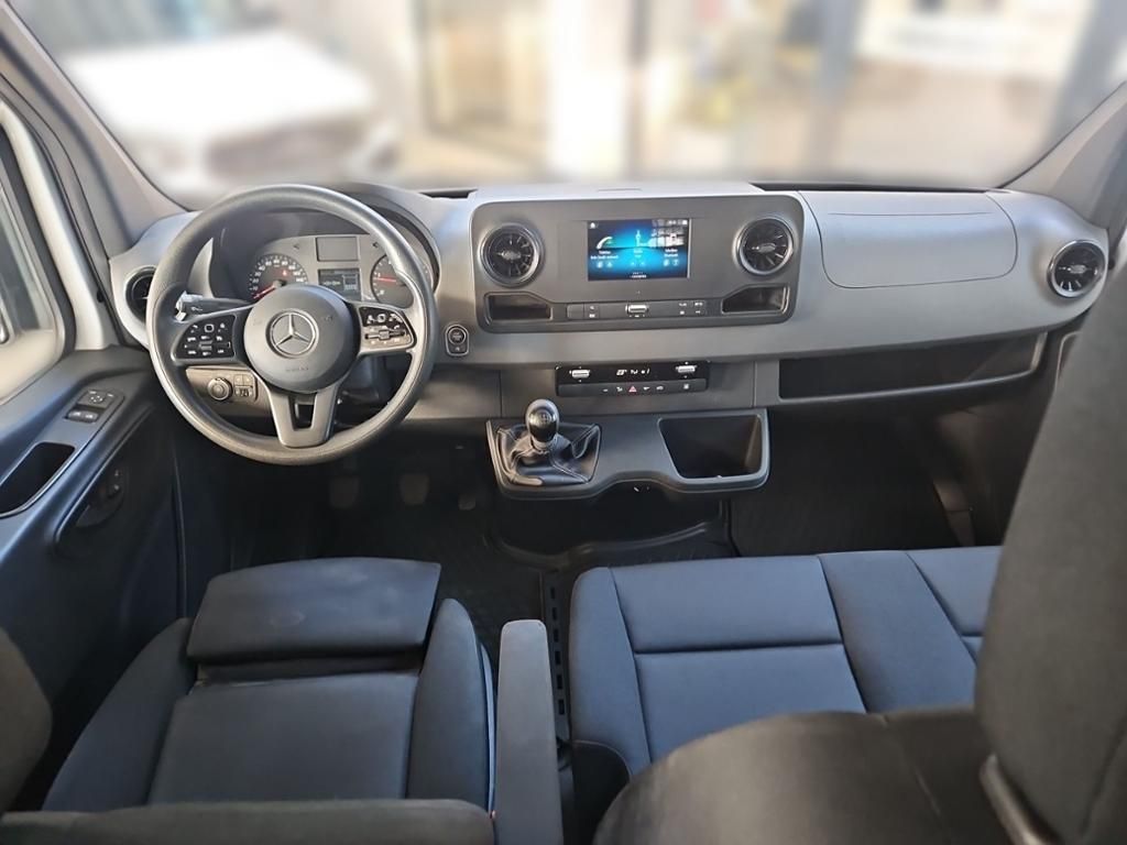 Fahrzeugabbildung Mercedes-Benz Sprinter 317 DOKA Pritsche 7 Sitze 3,5t AHK STHZ