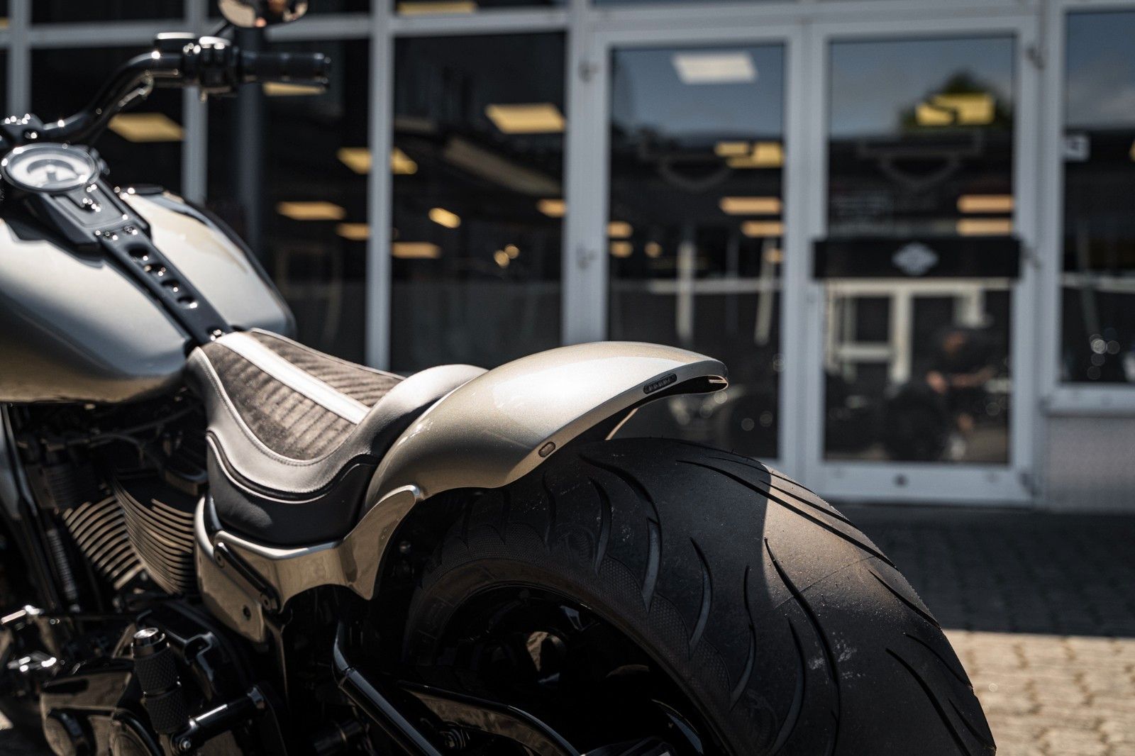 Fahrzeugabbildung Harley-Davidson DARK FAT BOY FLFBS 114 MY24 - ÖHLINS PORSCHE J&H