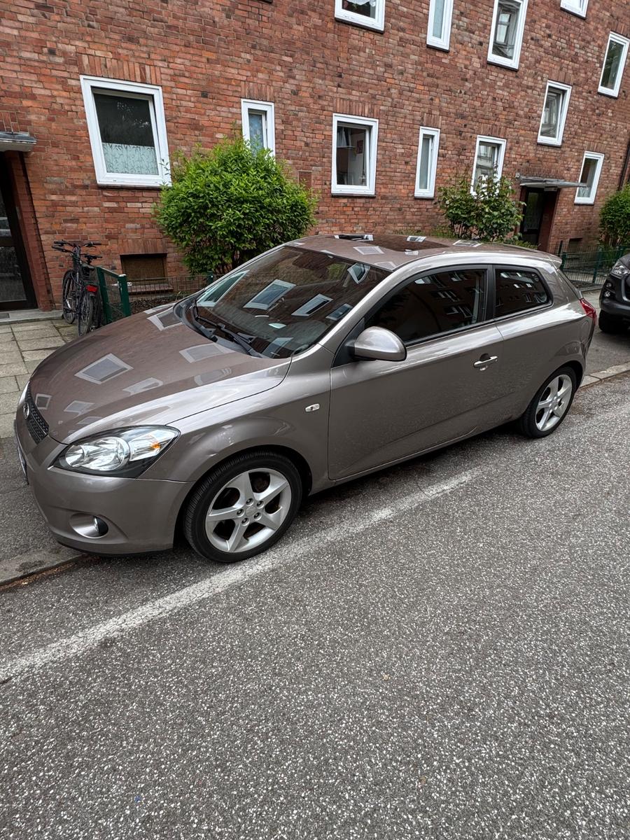 Kia pro cee'd / ProCeed
