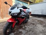 Honda CBR 600 RR PC40 TÜV 5/27 Ganganzeige, Carbon - HONDA 2008 CBR 600 RR