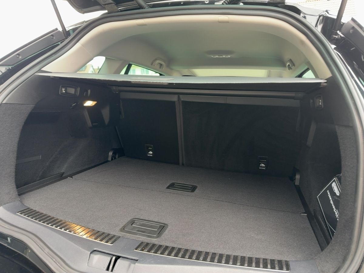 Fahrzeugabbildung Renault Megane Grandtour Intens TCe 140 Glasdach SHZ