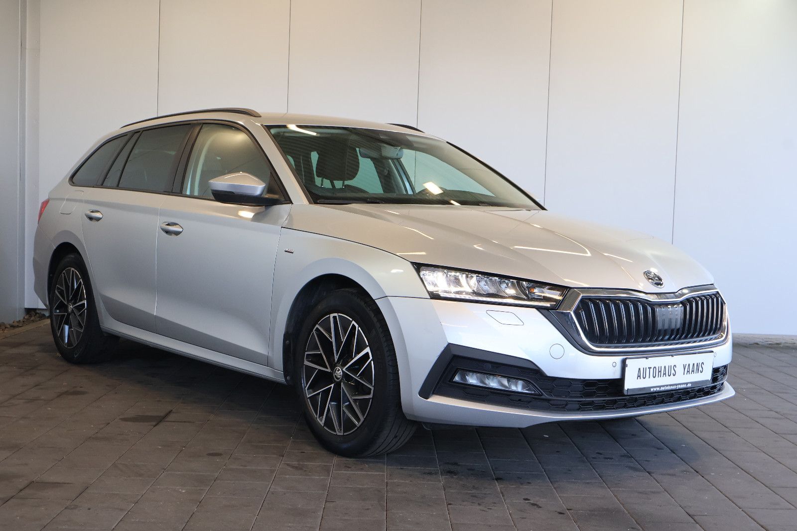 Skoda Octavia 2.0 TDI Clever CARPLAY+KEY+KAM+LED+17" imagem 3