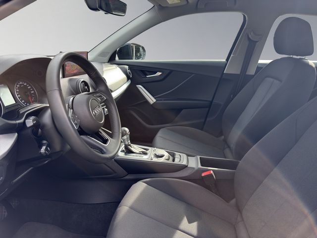 Q2 35 1.5 TFSI S-tronic PDC SHZ NAVI AHK LED