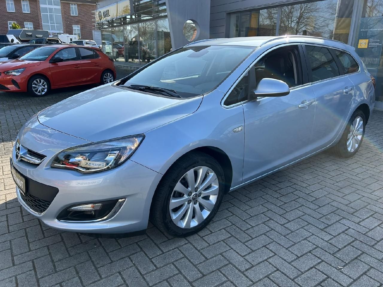 Fahrzeugabbildung Opel Astra J Sports Tourer Exklusiv