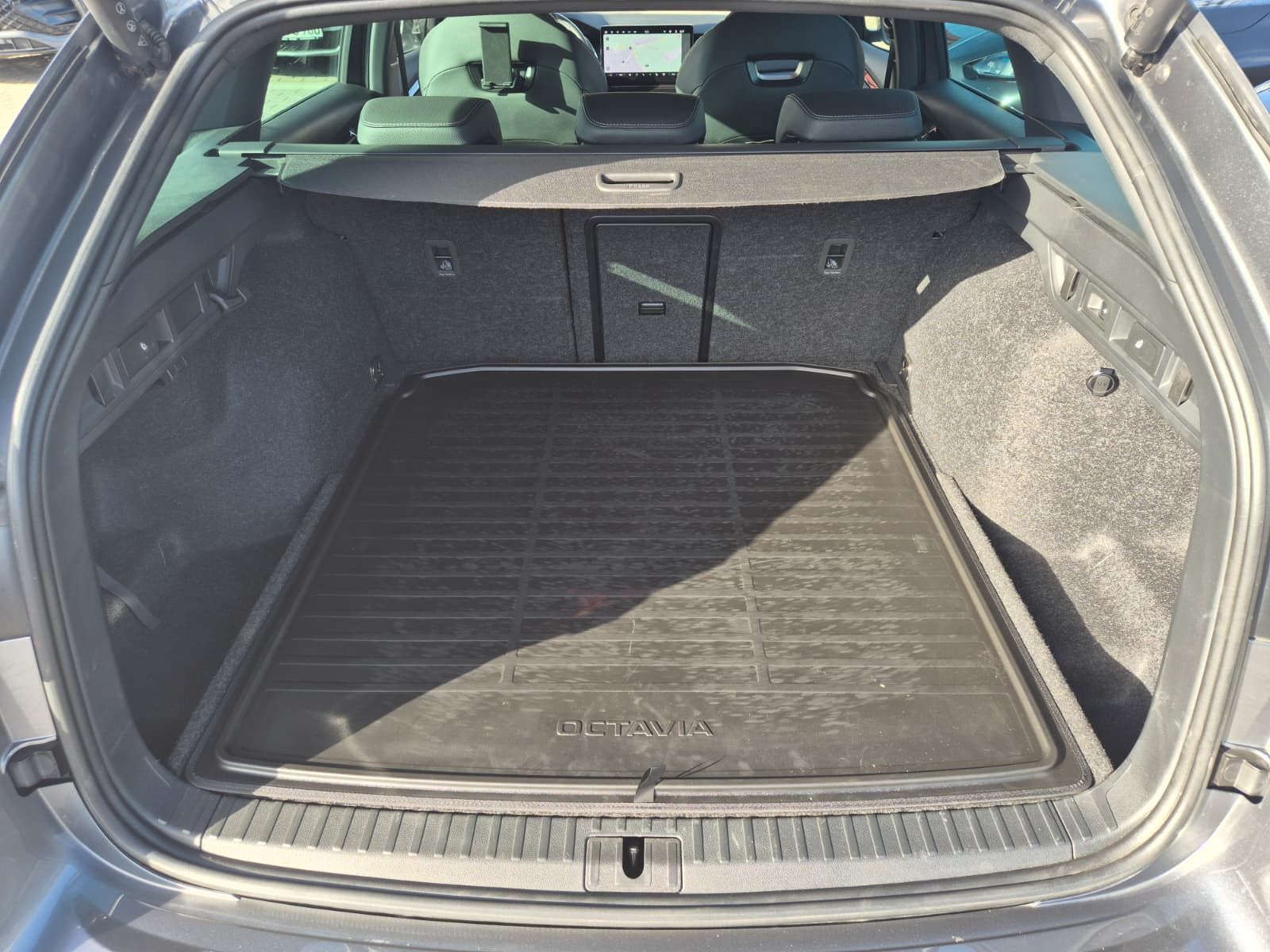 Fahrzeugabbildung SKODA Octavia 1.5 DSG Sportline PANO*MATRIX*AHK*5J.GAR