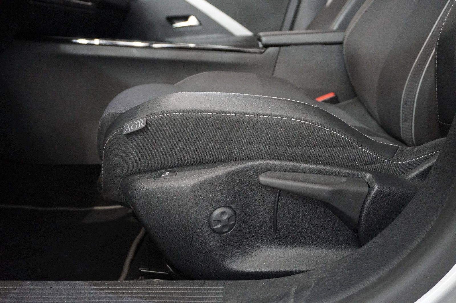 Fahrzeugabbildung Opel Astra L Lim. 1.6 HYBRID GS SPORT NAVI/360°/SPORT