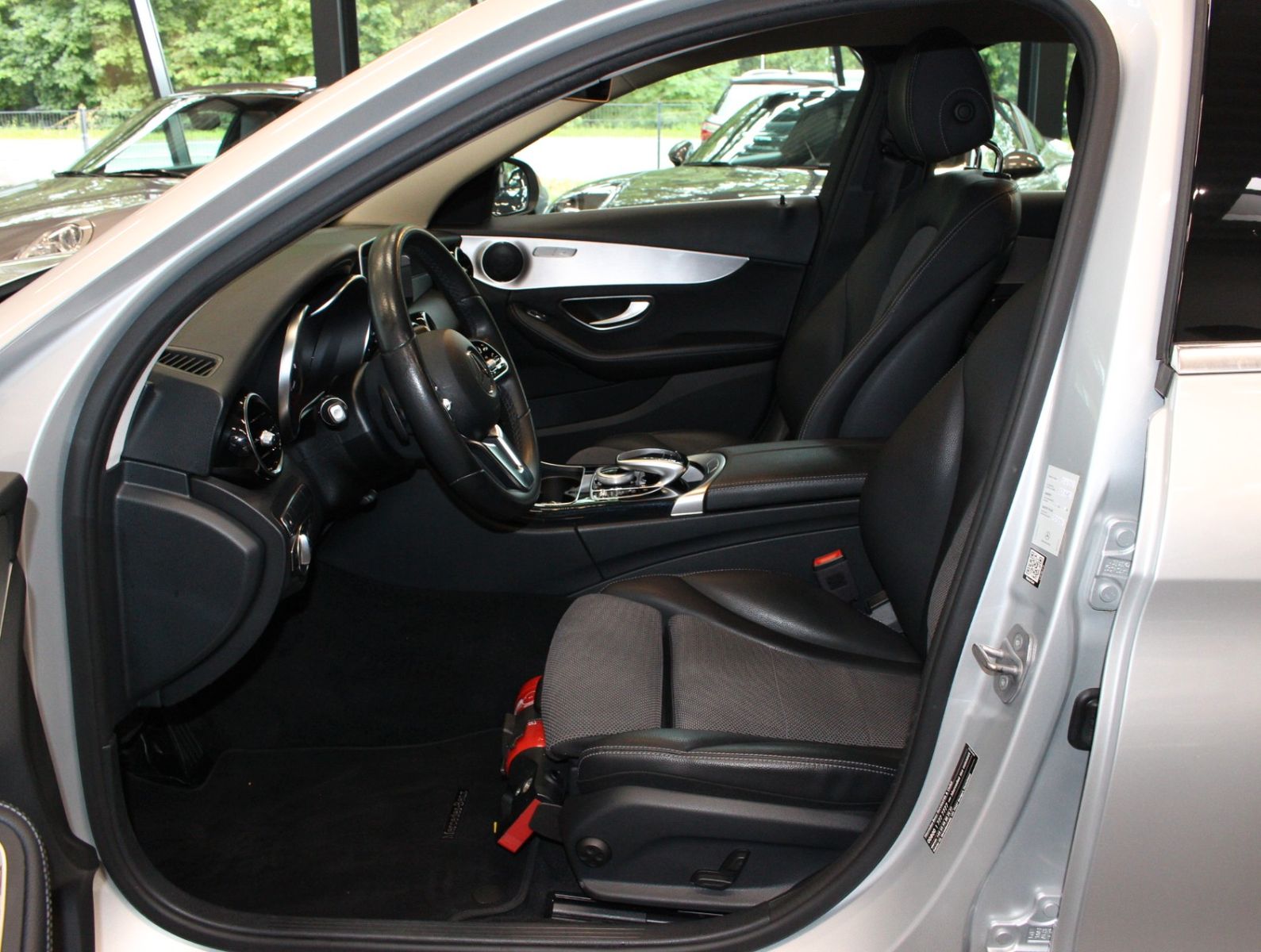 Fahrzeugabbildung Mercedes-Benz C 200 T Avantgarde Distronic*elekt. AHK*LED