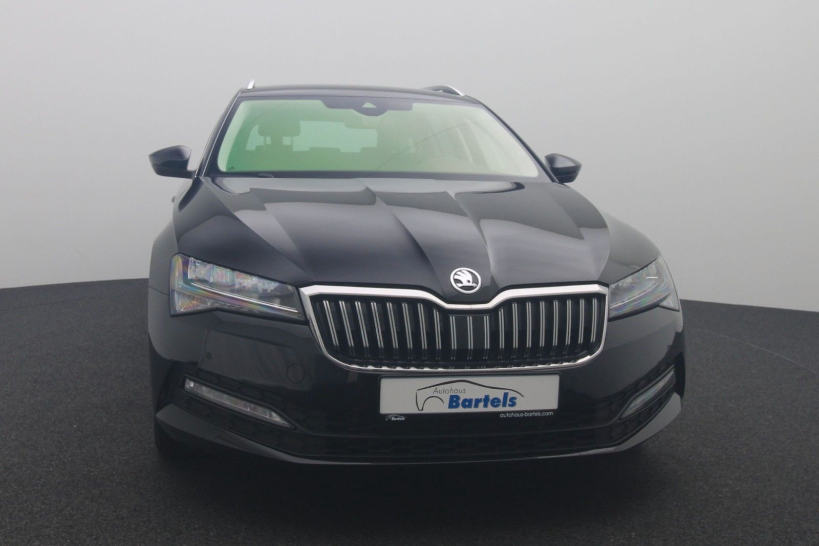 Fahrzeugabbildung SKODA Superb Combi Ambition LED ACC Navi