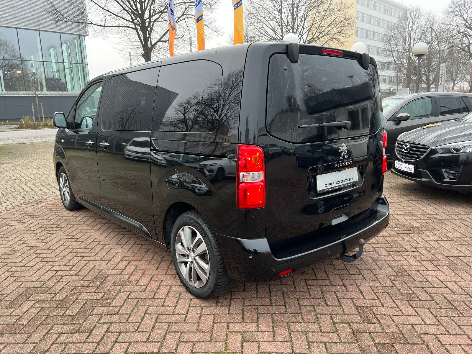 Fahrzeugabbildung Peugeot Traveller Business VIP L2 7-SITZER ABSOLUT VOLL