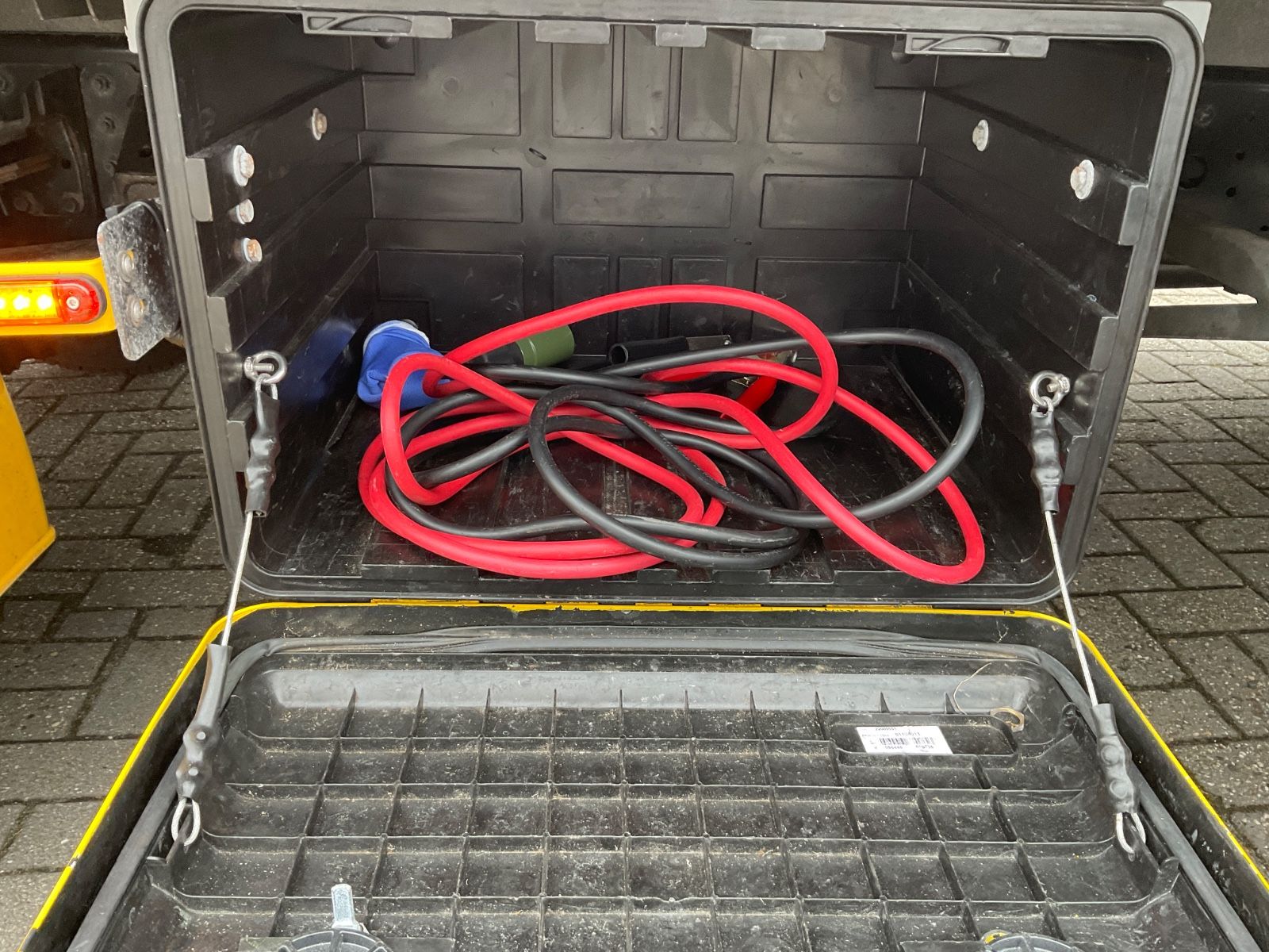 Fahrzeugabbildung Mitsubishi Fuso Canter,Abschleppbrille,Fahrzeugplateau