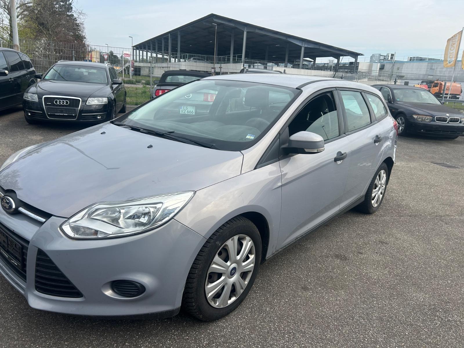 Ford Focus 2013 — rear view