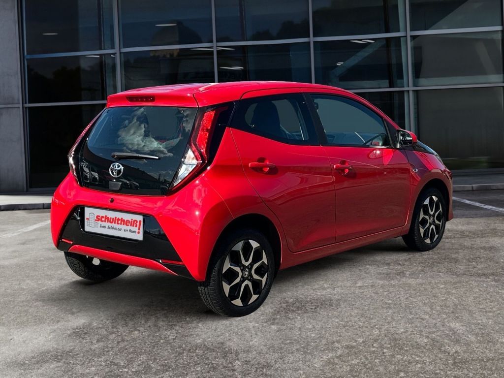 Fahrzeugabbildung Toyota Aygo x-play club