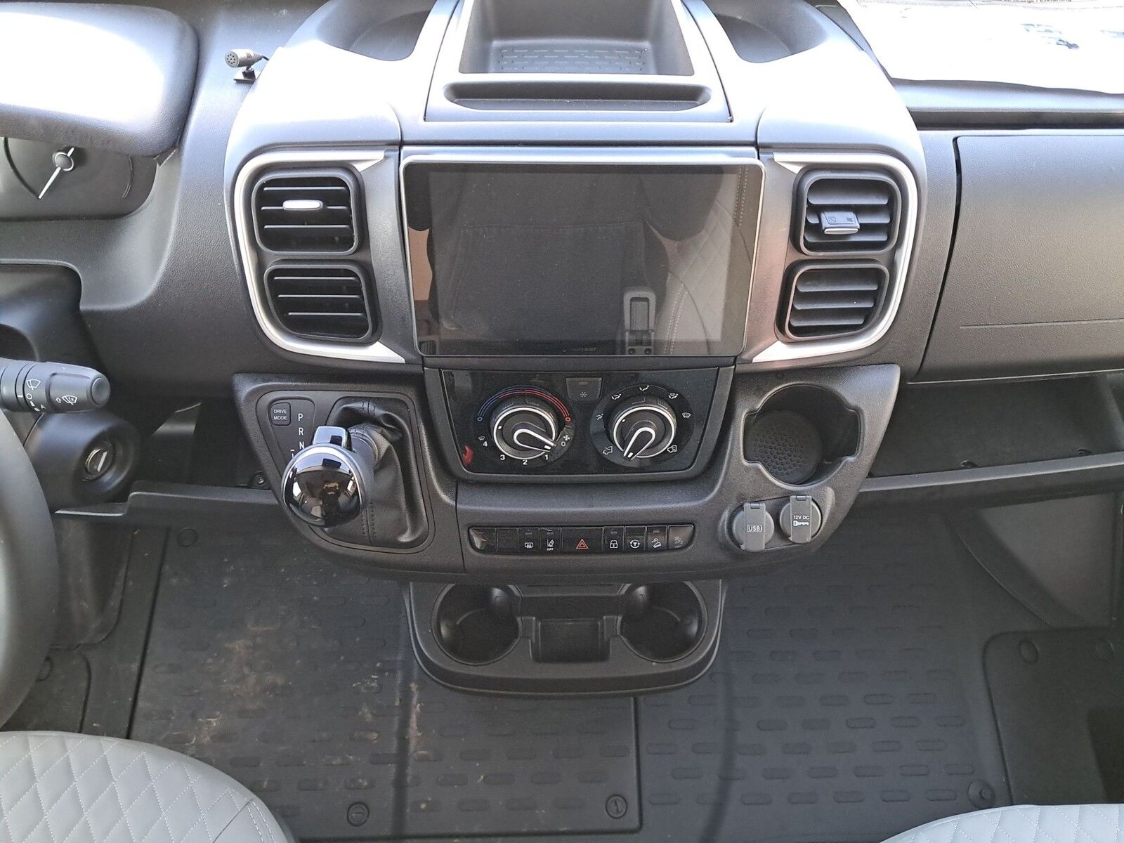 Fahrzeugabbildung Chausson Van Sport Line V690 Solar, Markise, RFK, Arctic