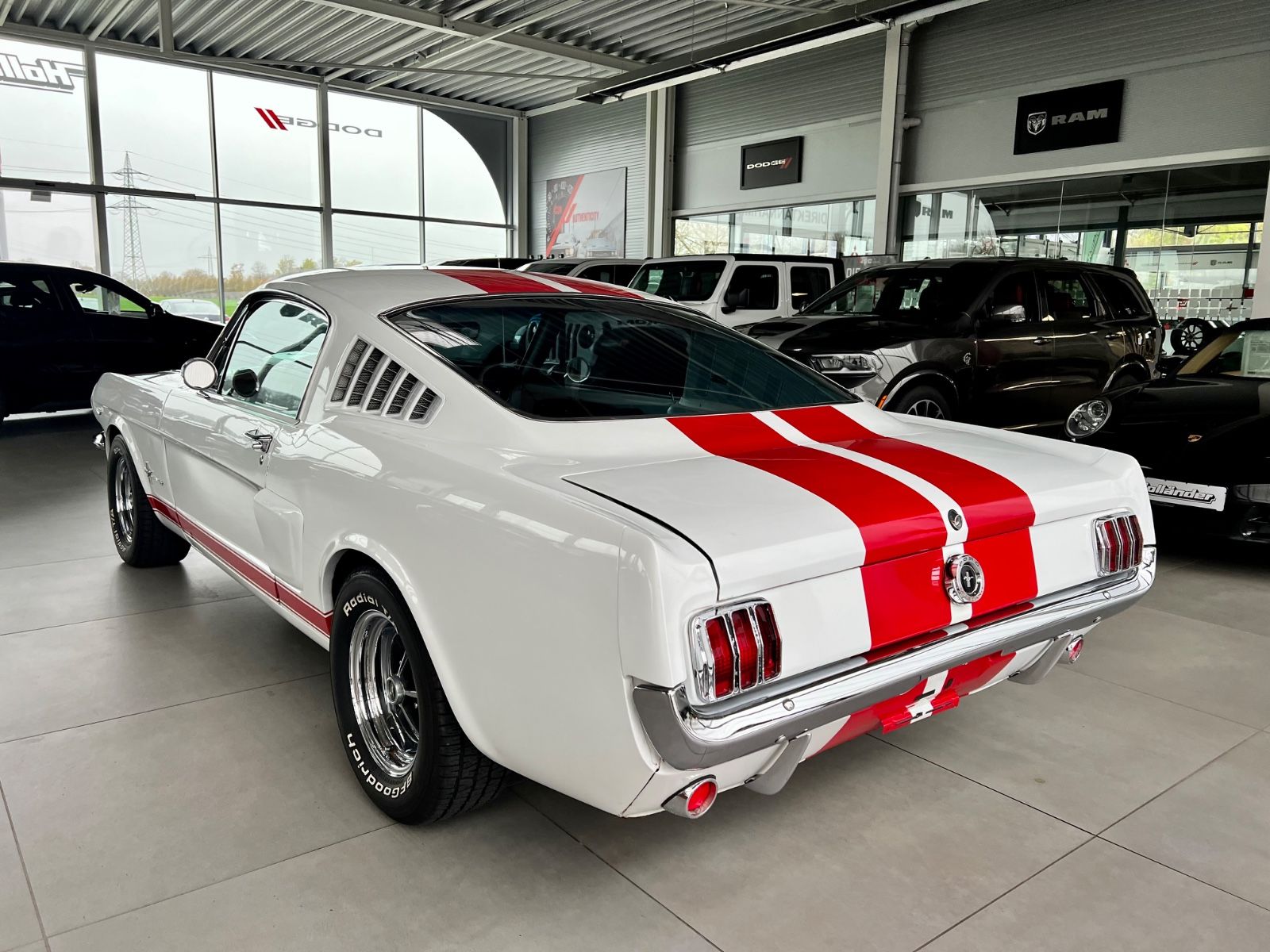 Fahrzeugabbildung Ford Mustang Fastback 4,7 V8 2+2 Fastback Pony