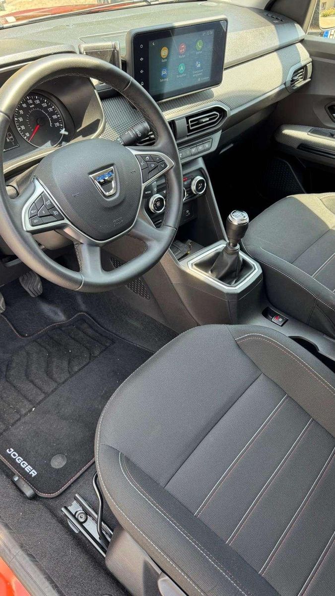 Fahrzeugabbildung Dacia Jogger Extreme+ TCe 110 7-Sitzer