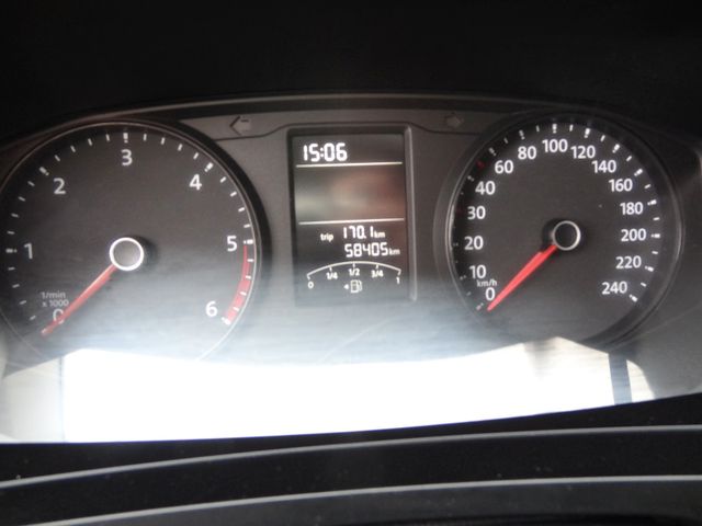 Fahrzeugabbildung Volkswagen T6 Transporter/Kombi lang/AHK/58.500Km/9 SITZER