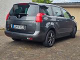 Peugeot 5008 1.6 Family plus 155 THP Family plus - Peugeot 5008 mit Benzin-Antrieb: Kleinbus, 1.6