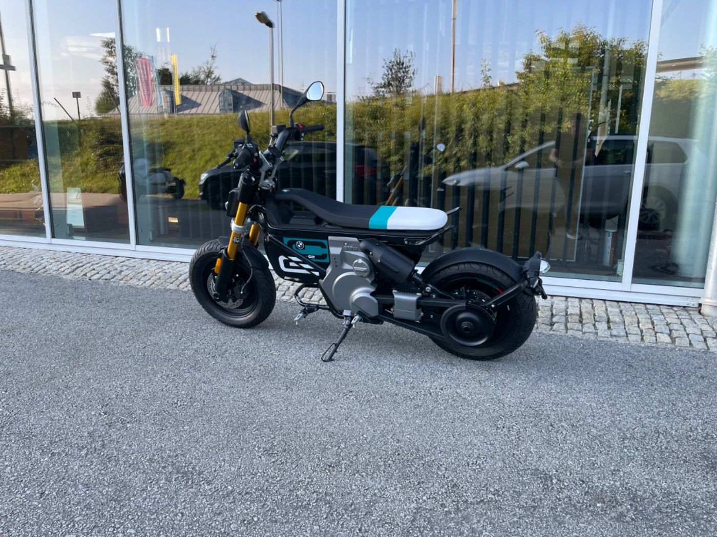 Fahrzeugabbildung BMW CE 02 Highline Paket