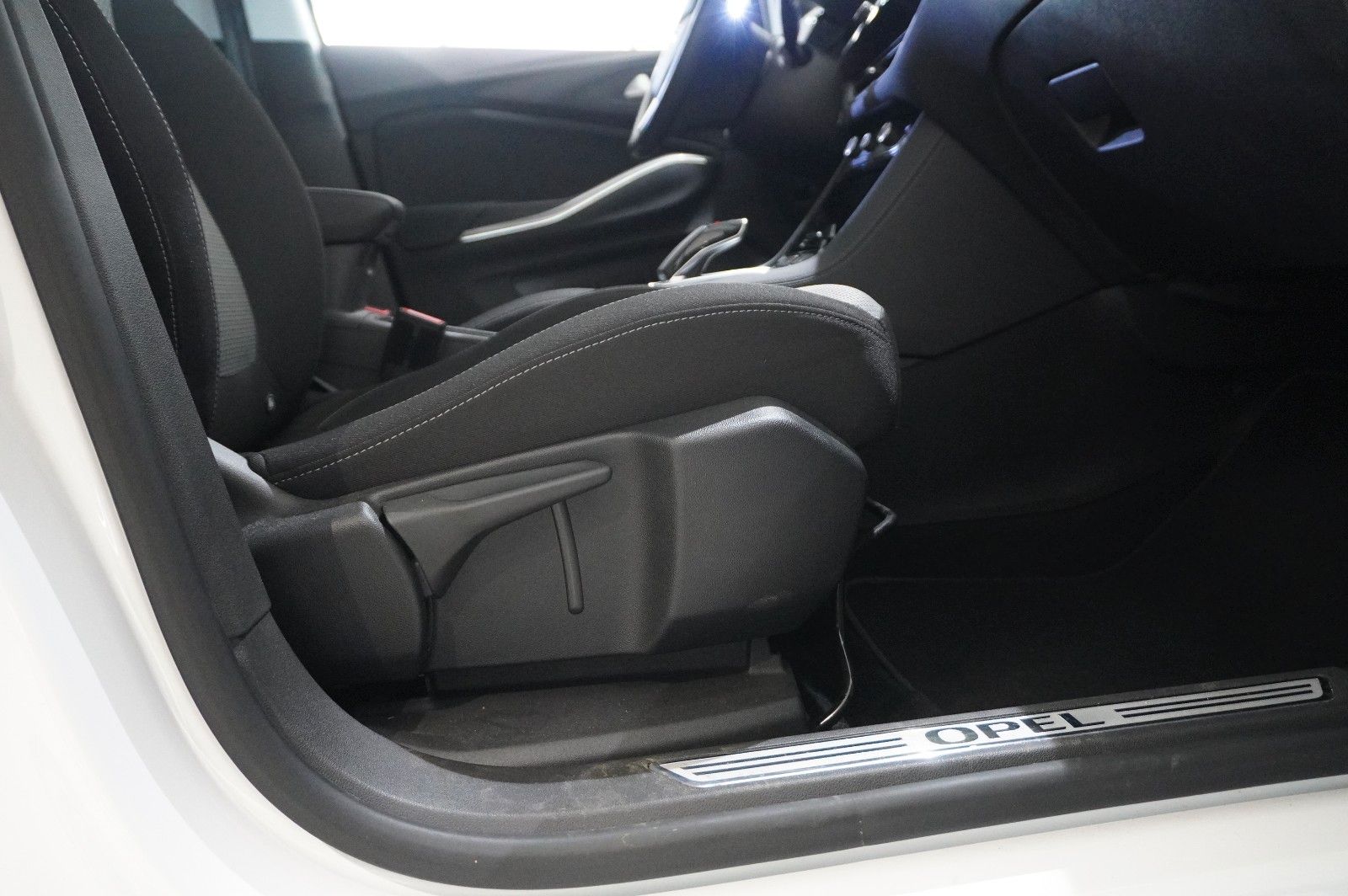 Fahrzeugabbildung Opel Grandland (X) GS LINE 4HYBRID NAVI/KAMERA/AHK