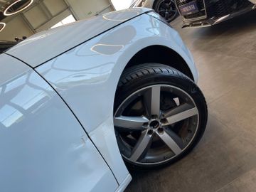 Audi A1 ambition *NAVI*PDC*SZHZ*KLIMA*SPORTFAHRWERK*