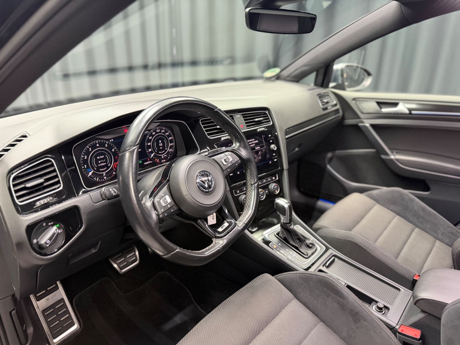 Fahrzeugabbildung Volkswagen Golf VII 2.0 R 4Motion |DSG|VIRTUAL|2.HAND
