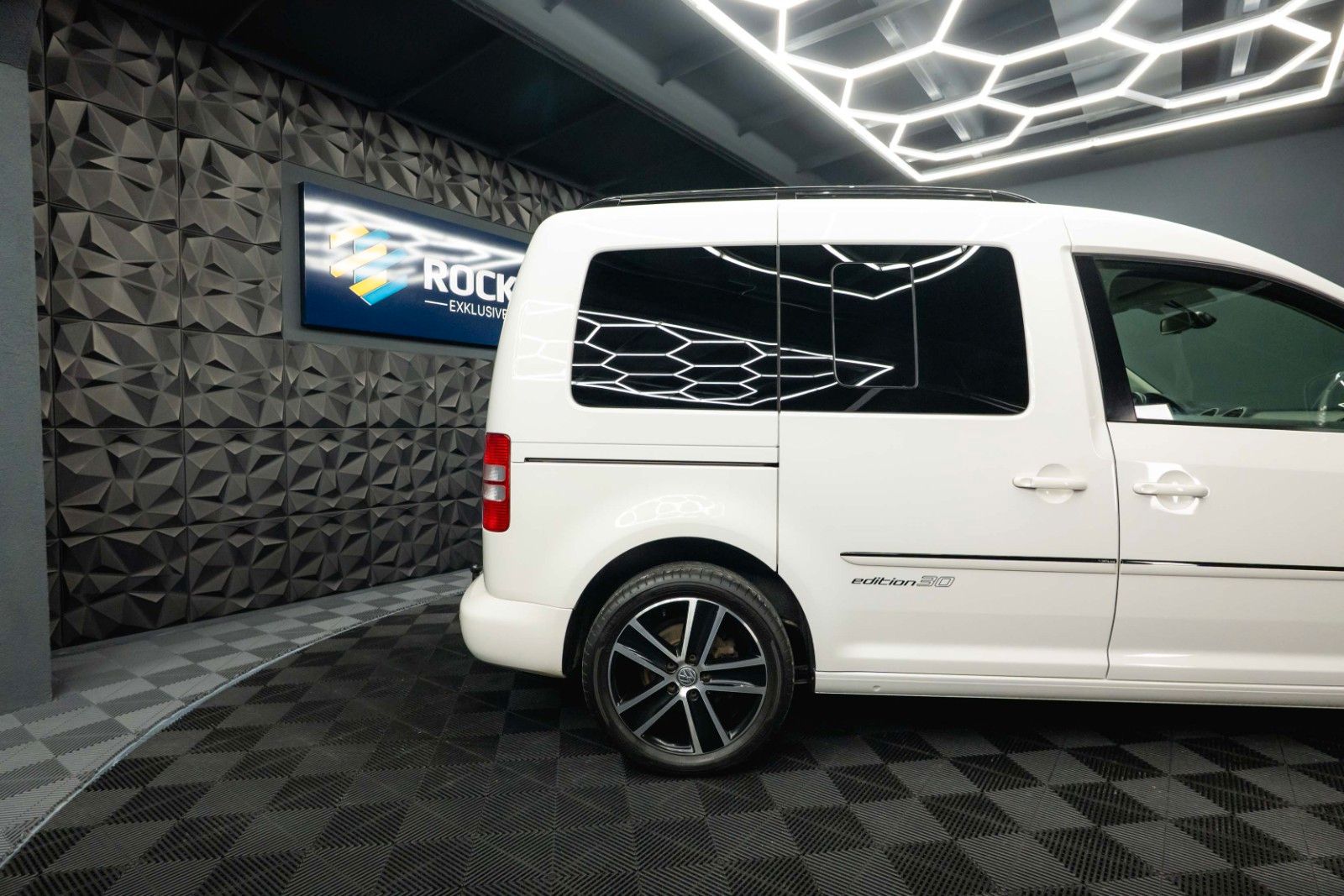 Fahrzeugabbildung Volkswagen Caddy 1.6 TDI DSG Edition 30 Sport | Alcantara