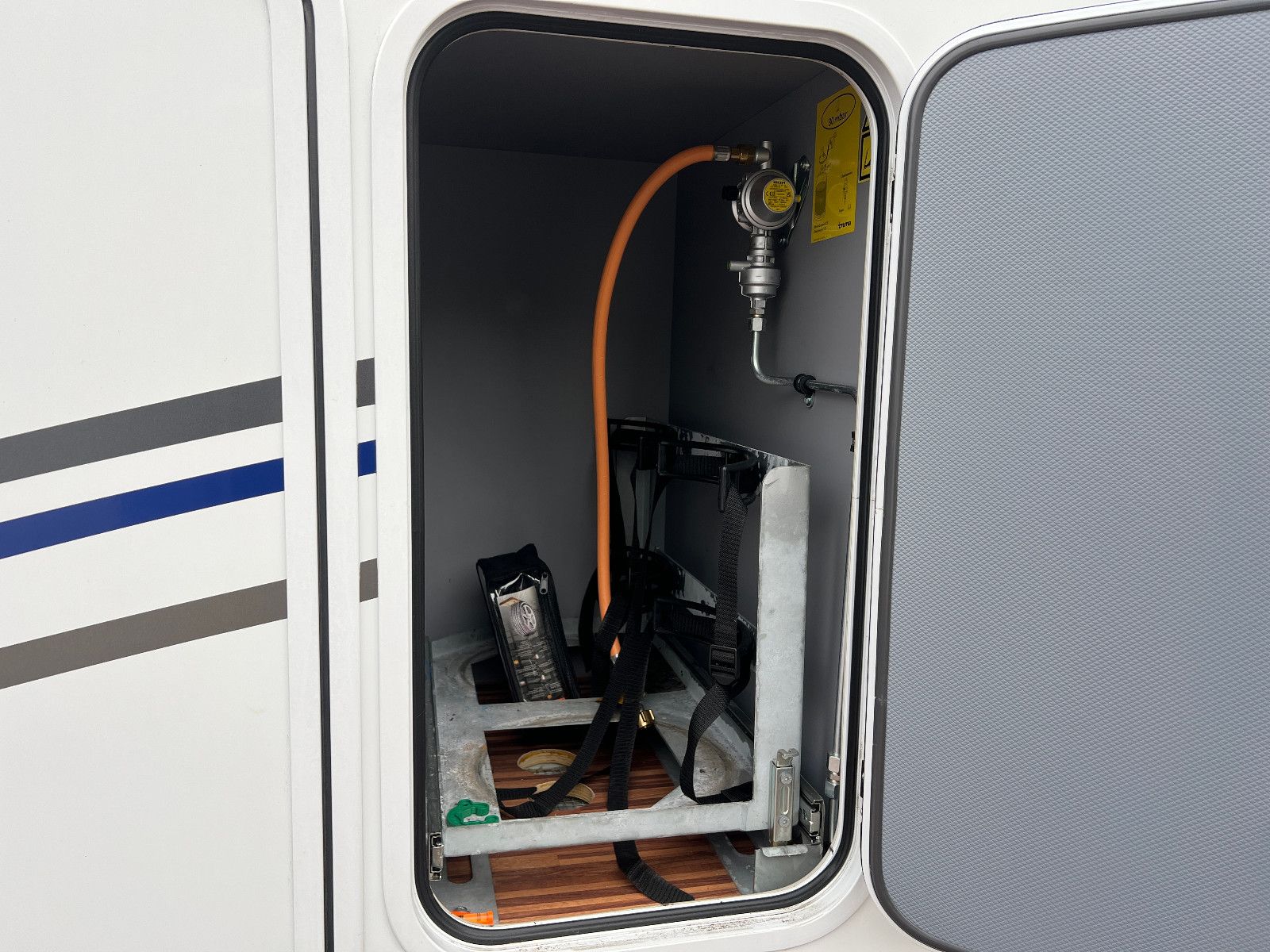 Fahrzeugabbildung Frankia T 6400 BD CompactClass MB Sprinter 316 CDI MAXI