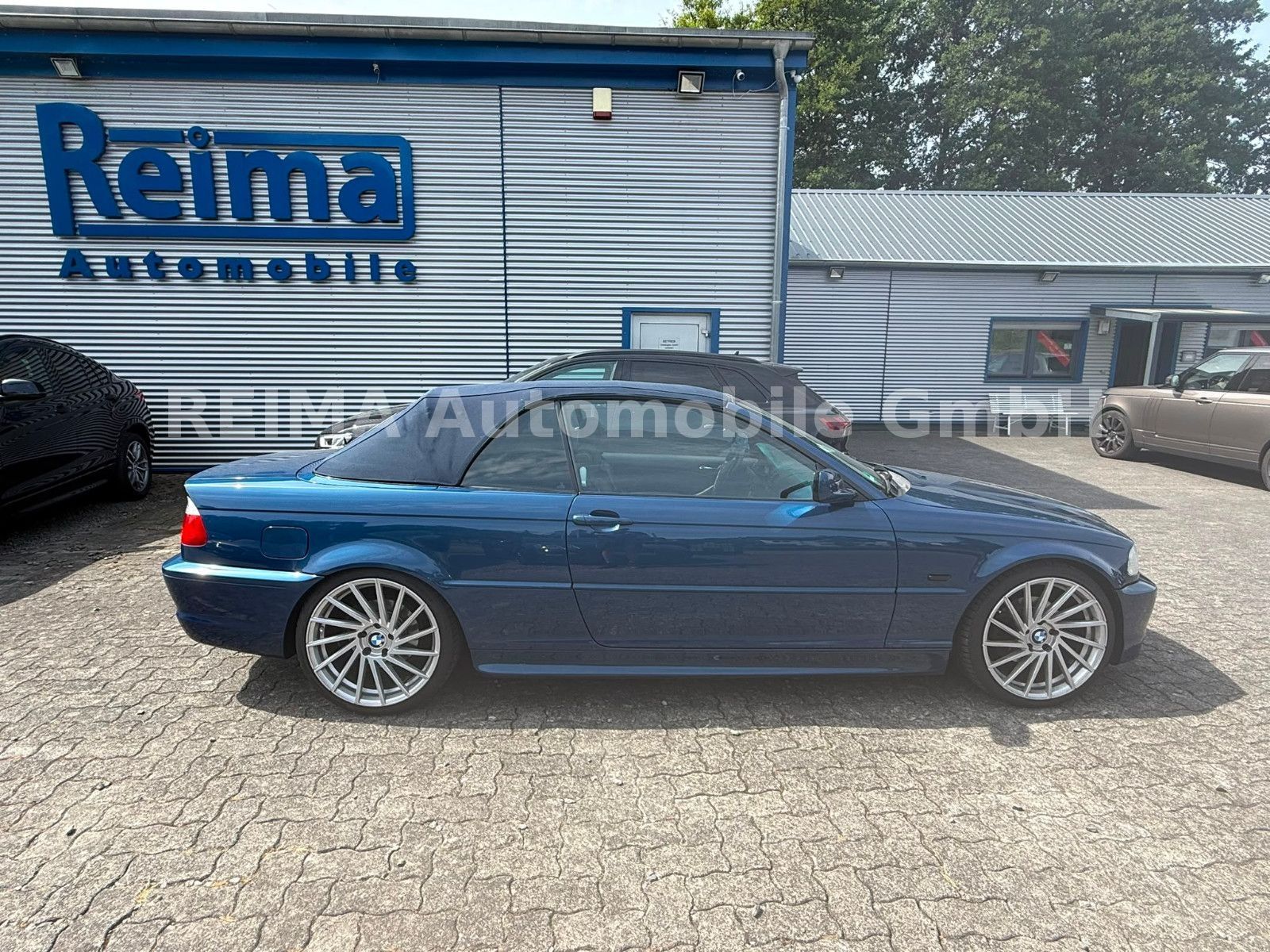 Fahrzeugabbildung BMW 320i Cabrio M-Sport Paket,