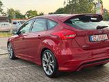 Ford Focus Lim. ST-Line 2HAND/TÜV NEU/KLIMA/NAVI - Ford Focus: Rot