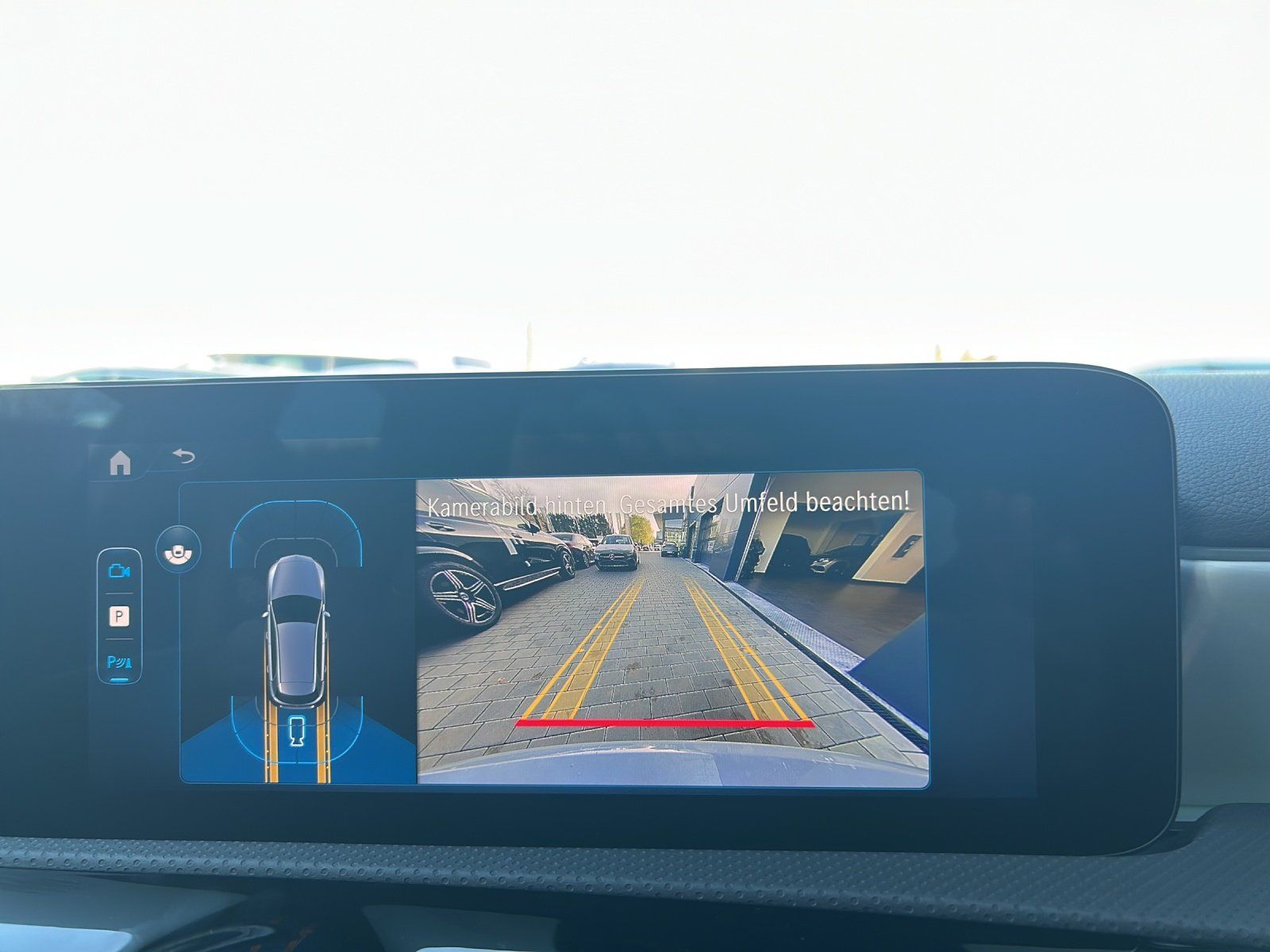 Fahrzeugabbildung Mercedes-Benz A 180 d AMG MultiBeam PANO Lenkradhzg. TOTWINKEL