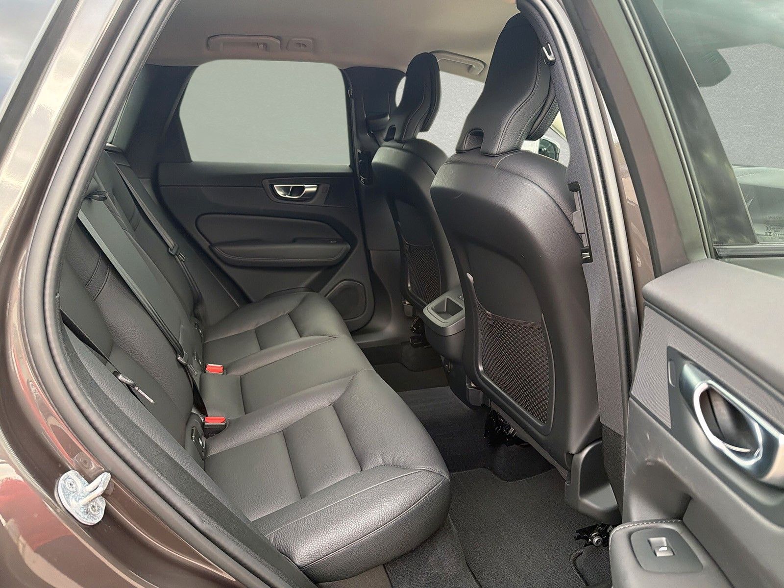 Volvo XC60 B4 AWD Mild-Hybrid Plus Dark ACC BLIS foto 5