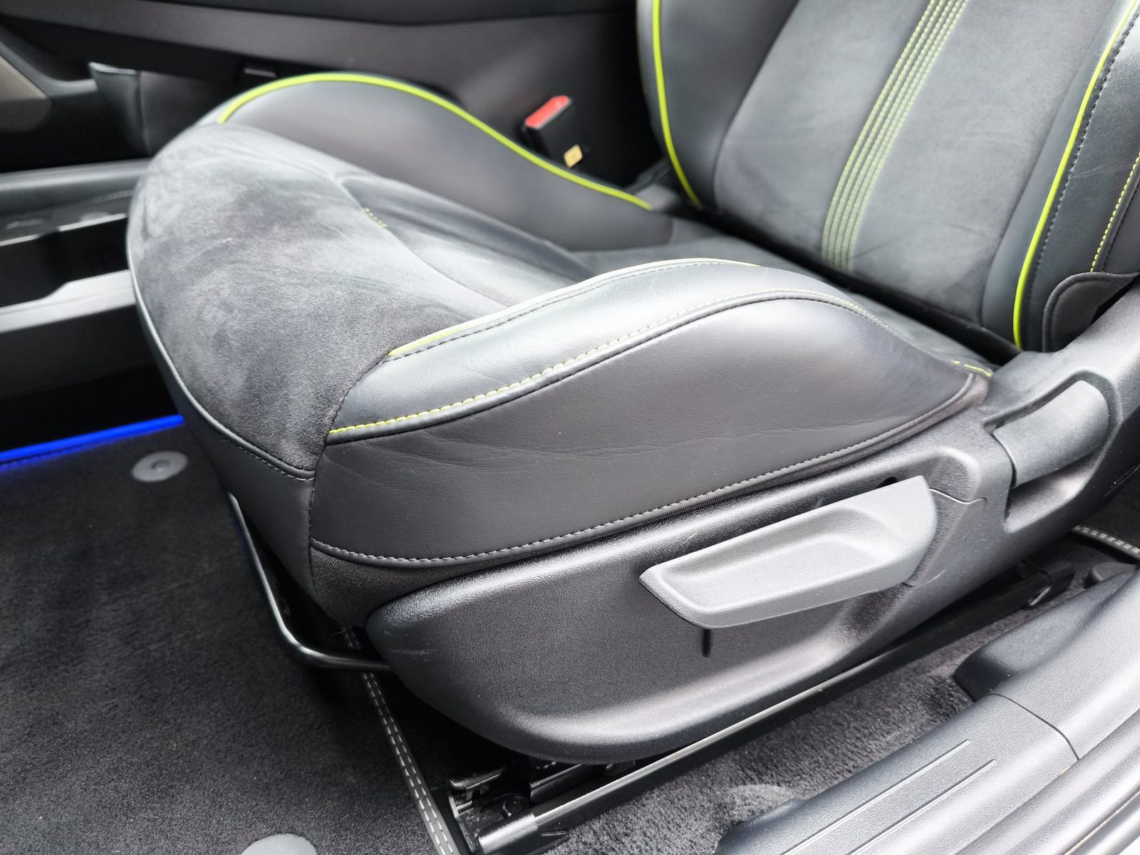 Fahrzeugabbildung Kia EV6 GT 4WD WERKSGAR+NAVI+LED+SHZ+WP+KAM+ACC+DAB+