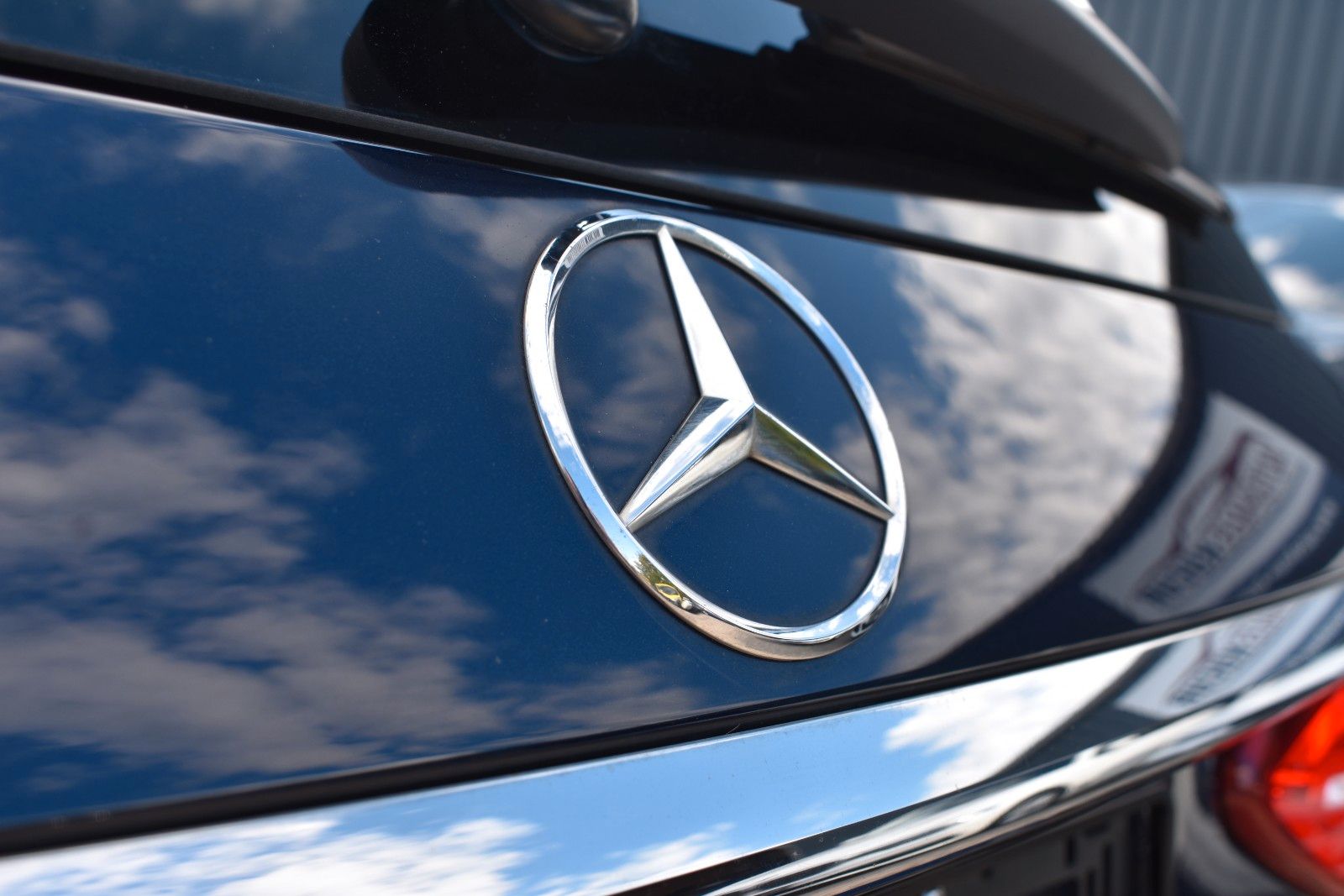 Fahrzeugabbildung Mercedes-Benz E 350d T-Modell HUD/BURMESTER/CARPLAY/LED/KAMERA