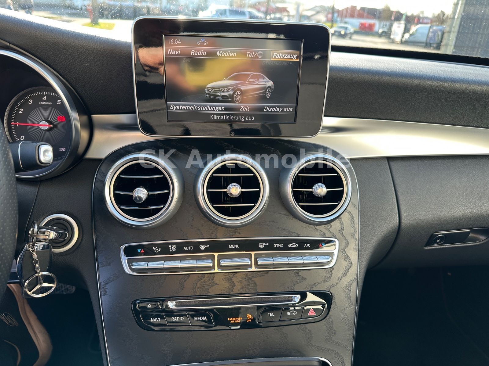 Fahrzeugabbildung Mercedes-Benz C 200 CGI Lim. Avantgarde Autom./Navi/LED/ILS