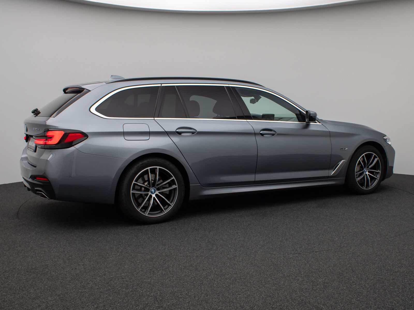 Fahrzeugabbildung BMW 530e xD M Sport Panorama 360°DAB HiFi AHK Alarm