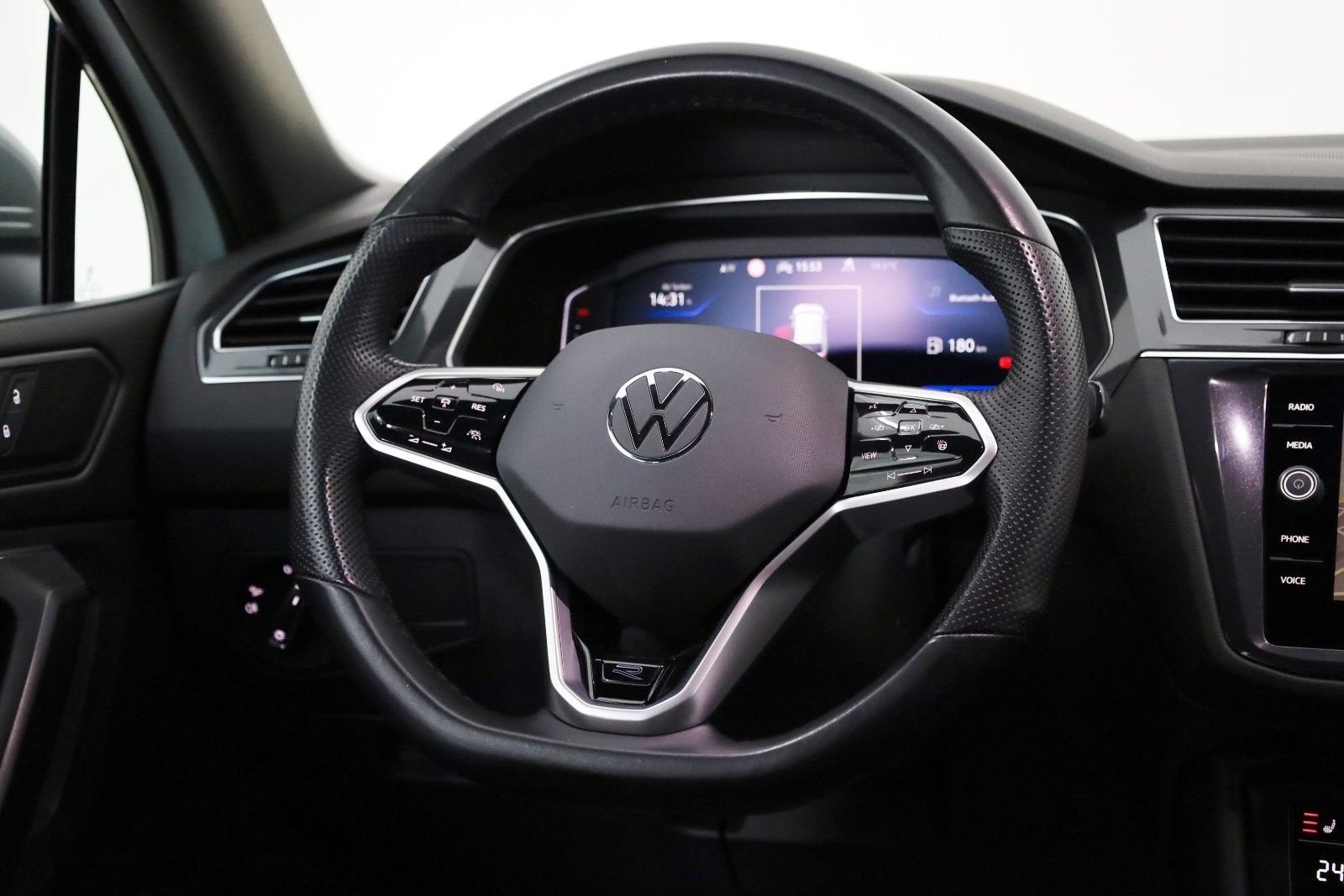 Fahrzeugabbildung Volkswagen Tiguan Allspace R-Line 4M LED,Navi,PDC,AHK