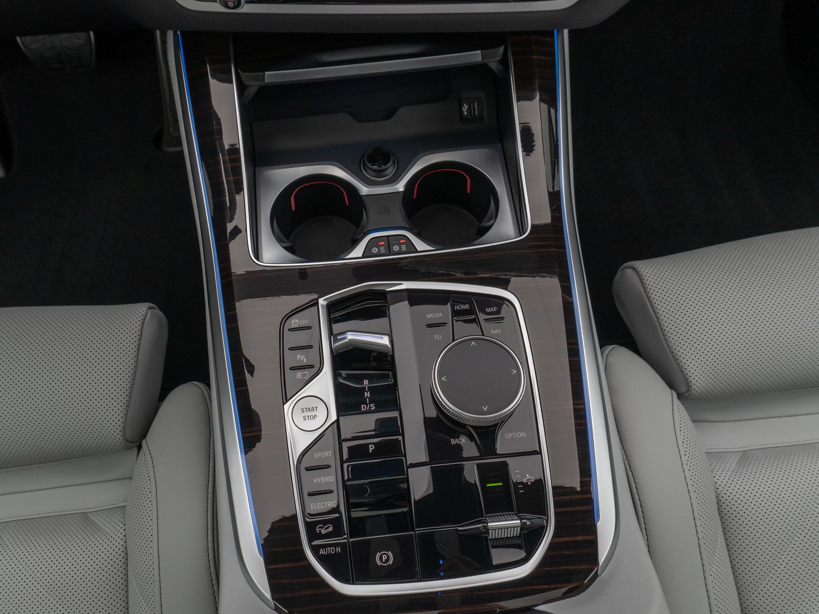 Fahrzeugabbildung BMW X5 xD50e M Sport Panorama 360°HUD DAB H/K SoftCL