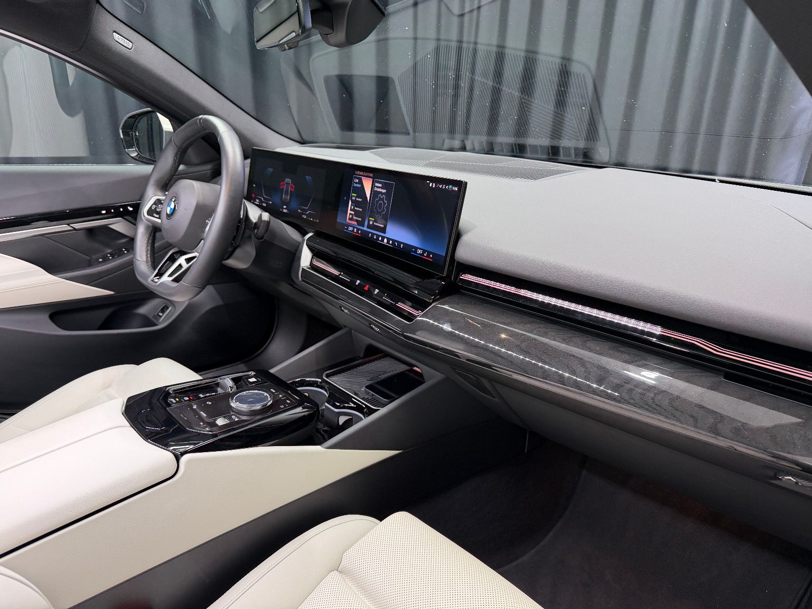 Fahrzeugabbildung BMW 520 d Limousine M Sport|H&K|HuD|Garantie
