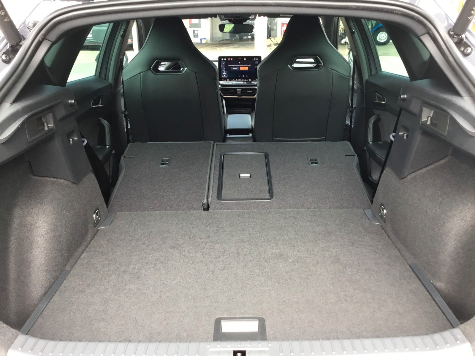 Fahrzeugabbildung CUPRA Formentor 2.0 TSI VZ Black Edition DSG+Pano+AHK