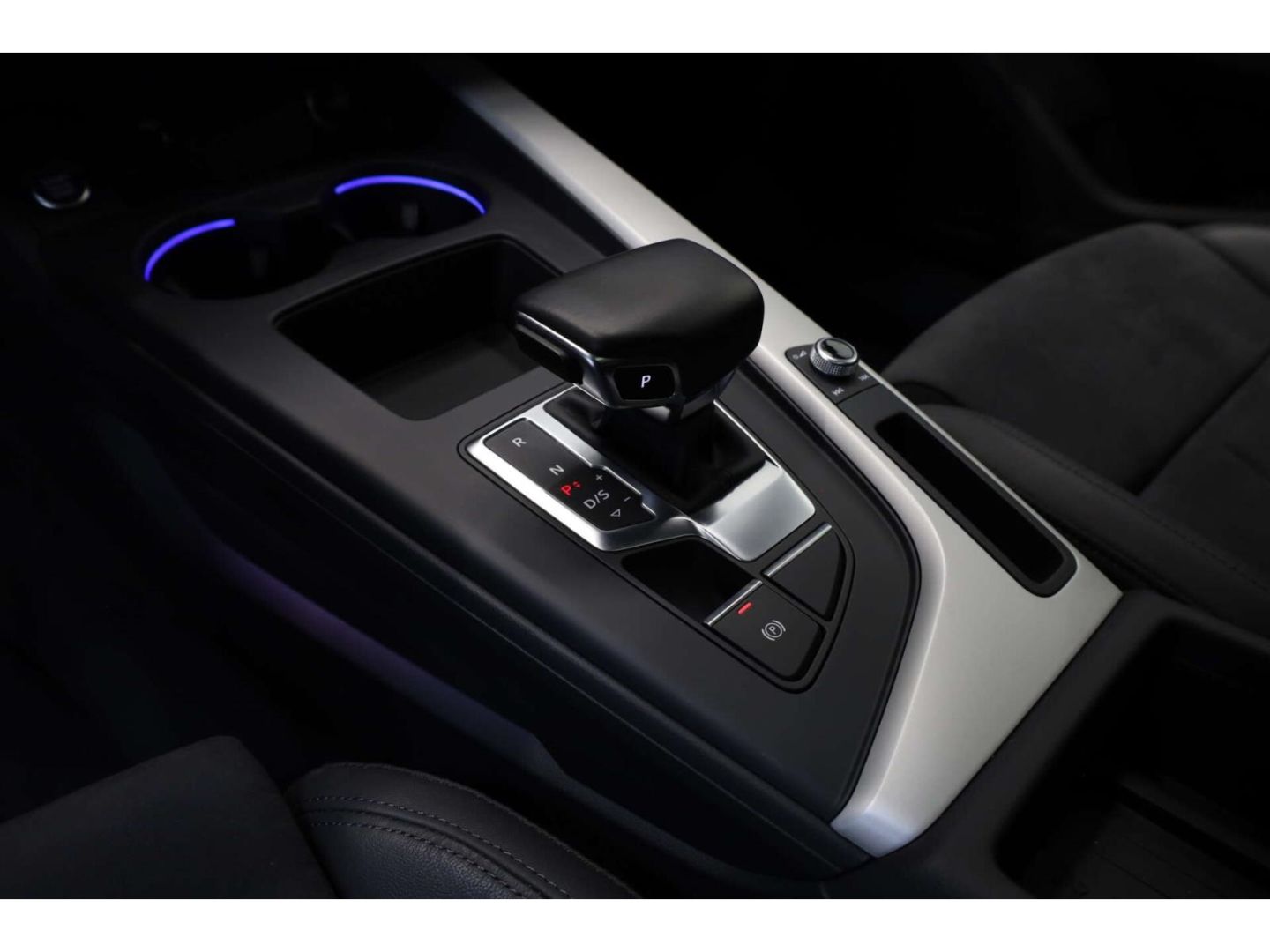 Audi A4 Avant 45 TFSI quattro S line competition plus foto 18