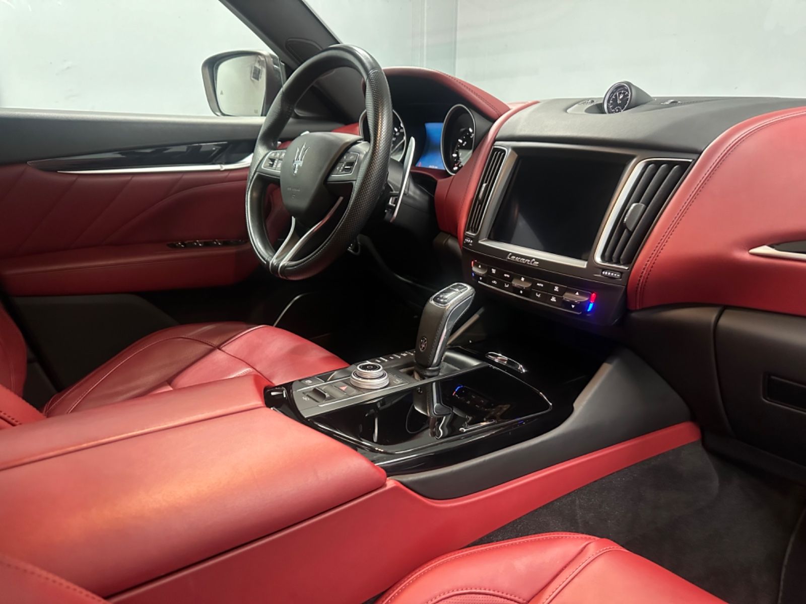 Fahrzeugabbildung Maserati Levante Q4 GRANSPORT Auto *SOFTCLOSE*PANORAMA*