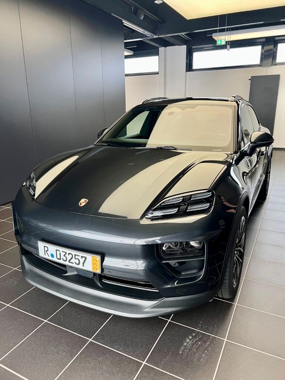 Porsche Macan 4 electric - EZ 05/2025 - NEU - 600km