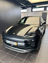 Porsche Macan 4 electric - EZ 05/2025 - NEU - 600km