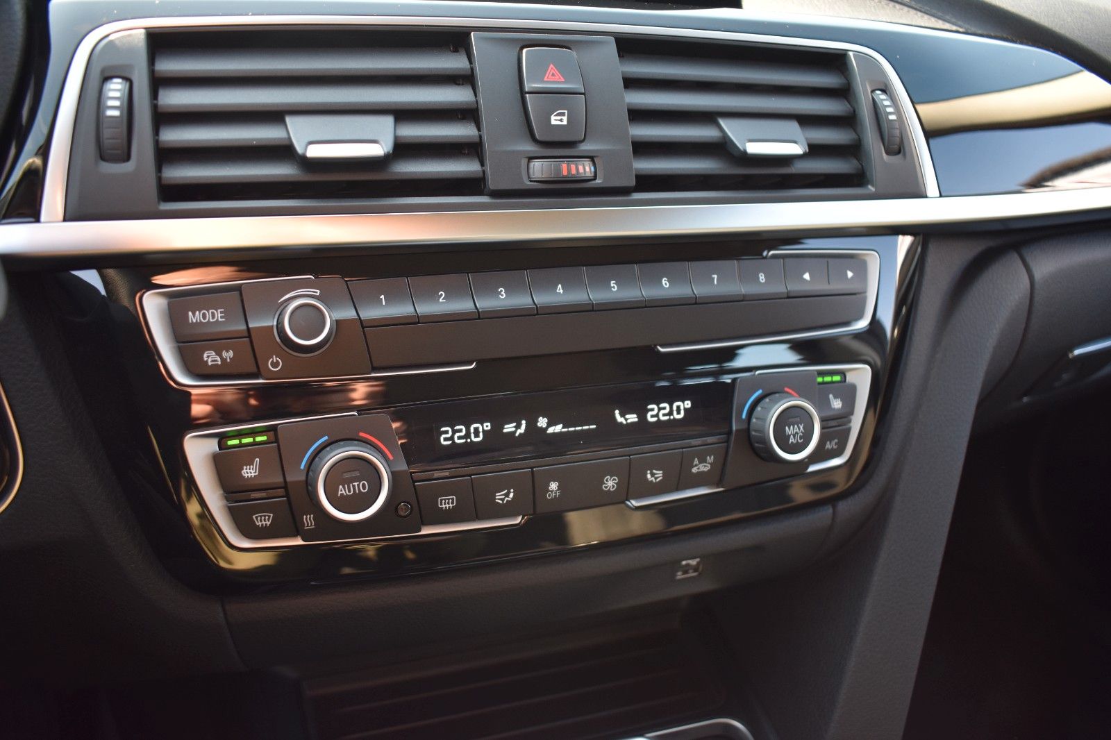 Fahrzeugabbildung BMW 320 d Touring Sport Line Automatik AHK