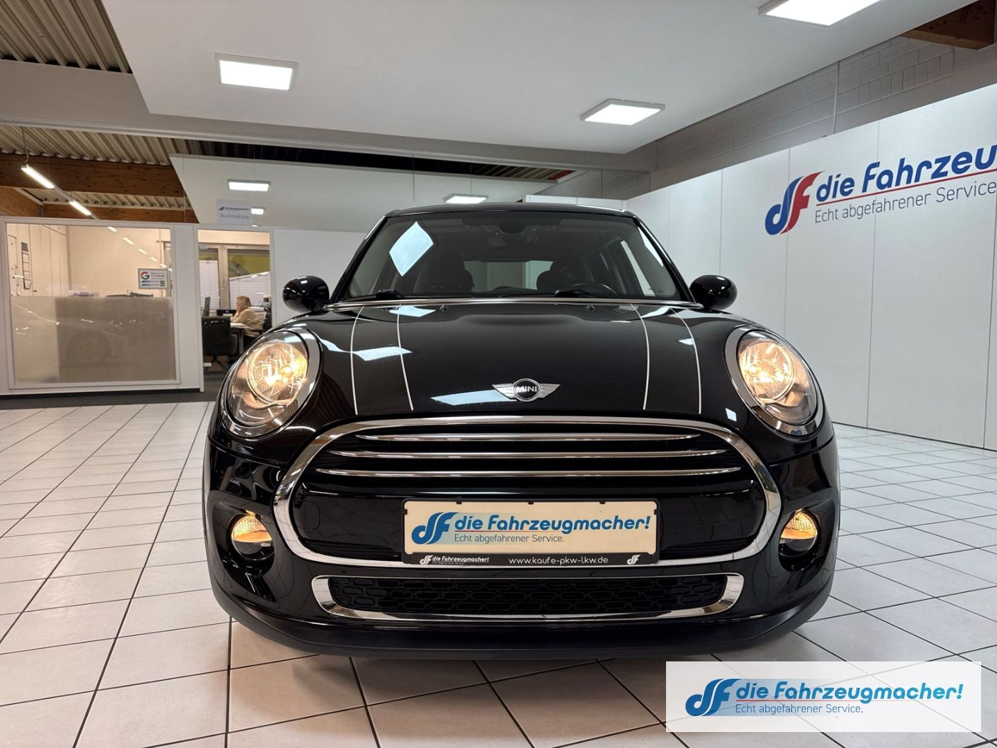 Fahrzeugabbildung MINI Cooper Mehrzonenklima Ambientebeleuchtung SHZ Ke