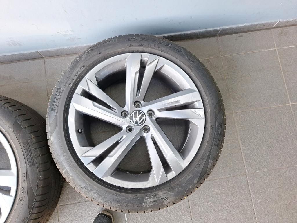 Fahrzeugabbildung Volkswagen Tiguan R-LINE DSG LED AHK ACC 19' APP-CON. 1H